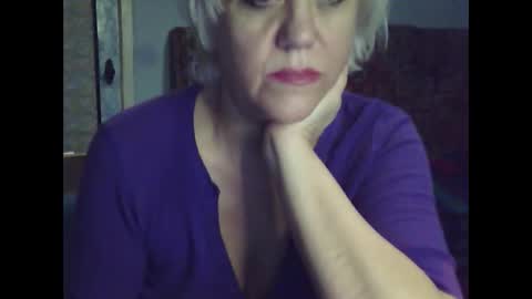 larisaq4ugo24 online show from January 8, 2025, 9:44 pm