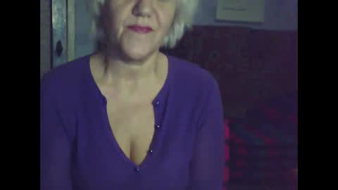 larisaq4ugo24 online show from January 9, 2025, 1:45 pm