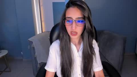 Larisa Smirnov online show from October 3, 2025, 4:31 am