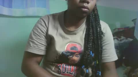 larissa645771 online show from November 24, 2025, 6:29 pm