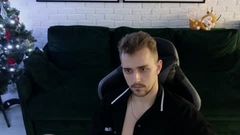 Snapshot of larstar01 chatting on December 6, 2024, 4:36 am Lars online show from December 6, 2024, 4:36 am