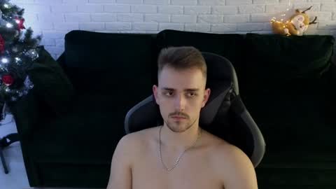 Snapshot of larstar01 chatting on December 18, 2024, 4:42 am Lars online show from December 18, 2024, 4:42 am