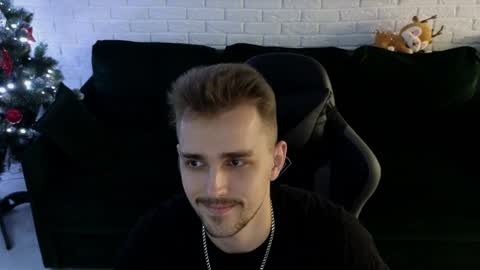 Snapshot of larstar01 chatting on December 27, 2024, 1:43 am Lars online show from December 27, 2024, 1:43 am