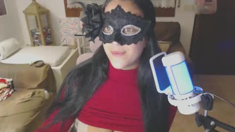 Auri online show from March 10, 2025, 6:34 pm