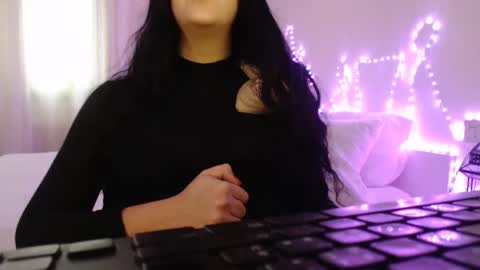 Auri online show from February 5, 2026, 3:27 pm