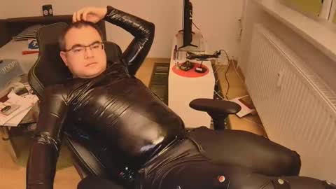 latexboy893 online show from December 1, 2025, 12:26 am
