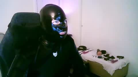Snapshot of latexminheadroom chatting on December 20, 2025, 2:51 am latexminheadroom online show from December 20, 2025, 2:51 am