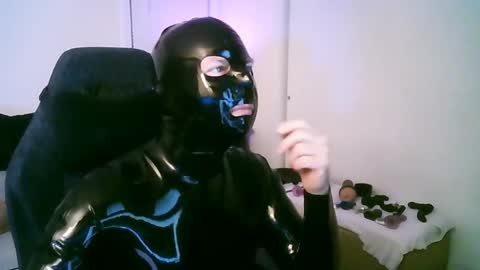 latexminheadroom online show from April 19, 2026, 1:05 am