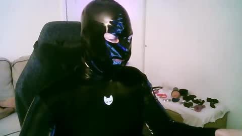 latexminheadroom online show from May 15, 2026, 10:50 pm