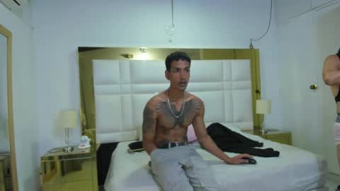 Snapshot of latin_couple20y chatting on April 26, 2026, 3:26 am Johana y Santiago online show from April 26, 2026, 3:26 am