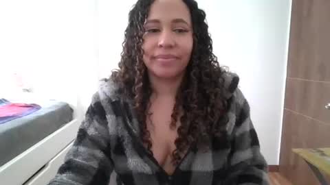 Snapshot of latina_hot84 chatting on June 5, 2026, 3:18 pm Mercedes online show from June 5, 2026, 3:18 pm