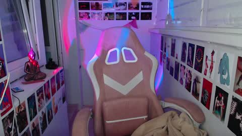 Snapshot of latina_mia chatting on December 6, 2024, 5:31 am miiiiiiaaaa online show from December 6, 2024, 5:31 am