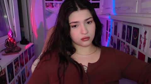 Snapshot of latina_mia chatting on December 8, 2024, 4:46 am miiiiiiaaaa online show from December 8, 2024, 4:46 am