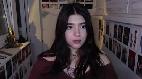 Snapshot of latina_mia chatting on December 12, 2024, 6:42 pm miiiiiiaaaa online show from December 12, 2024, 6:42 pm