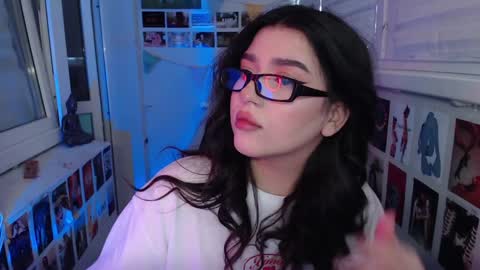 Snapshot of latina_mia chatting on February 1, 2025, 8:50 am miiiiiiaaaa online show from February 1, 2025, 8:50 am