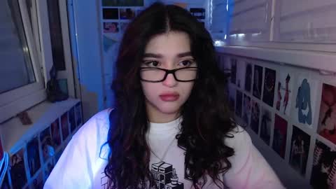 Snapshot of latina_mia chatting on February 3, 2025, 6:24 am miiiiiiaaaa online show from February 3, 2025, 6:24 am