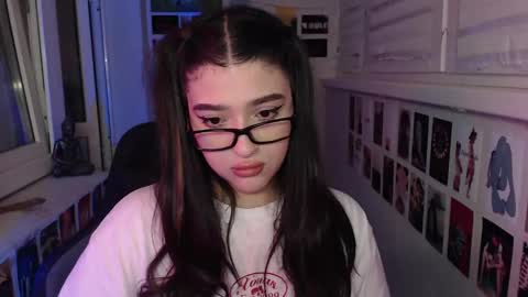 Snapshot of latina_mia chatting on February 9, 2025, 3:11 am miiiiiiaaaa online show from February 9, 2025, 3:11 am