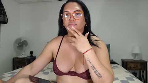 Snapshot of latinaflower_ts chatting on May 27, 2026, 1:57 am FLOR SALVAJE online show from May 27, 2026, 1:57 am