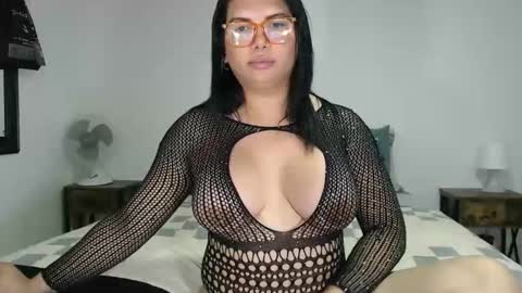 Snapshot of latinaflower_ts chatting on May 27, 2026, 9:45 pm FLOR SALVAJE online show from May 27, 2026, 9:45 pm