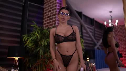 Latina online show from March 1, 2026, 6:54 pm