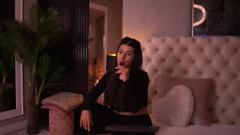 Latina online show from March 14, 2026, 5:51 pm