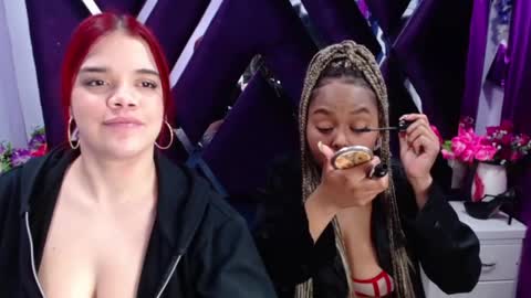 latinas_anales online show from December 30, 2024, 7:32 pm