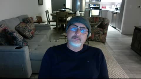 QS - INDEPENDENT MODEL online show from January 16, 2025, 9:48 am