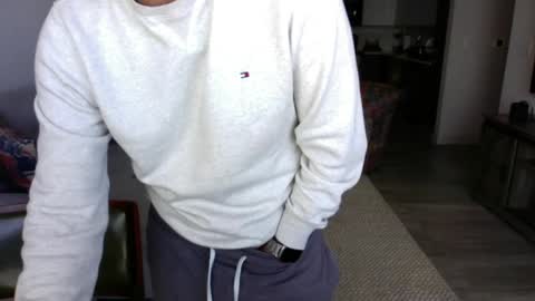 QS - INDEPENDENT MODEL online show from January 25, 2025, 6:35 pm