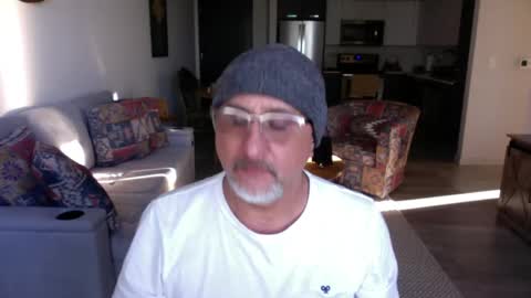 QS - INDEPENDENT MODEL online show from February 9, 2025, 10:21 pm