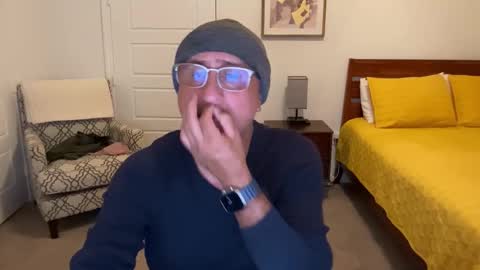 QS - INDEPENDENT MODEL online show from October 29, 2025, 5:10 am