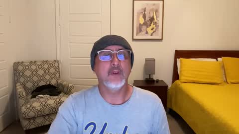 QS - INDEPENDENT MODEL online show from November 1, 2025, 4:03 am