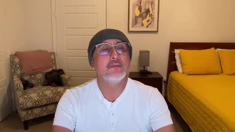 QS - INDEPENDENT MODEL online show from November 17, 2025, 4:07 am