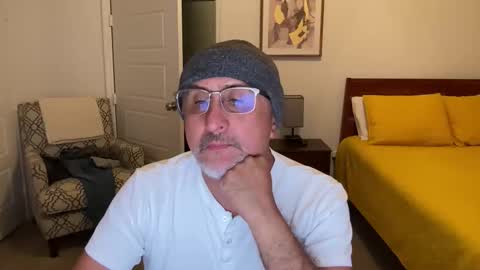 QS - INDEPENDENT MODEL online show from November 20, 2025, 4:12 am