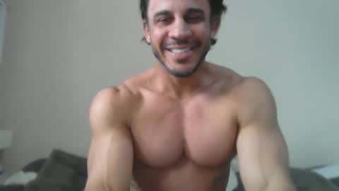 latino_rodri online show from May 16, 2026, 10:12 am