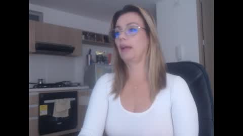 latinpaprika online show from March 10, 2025, 11:42 am