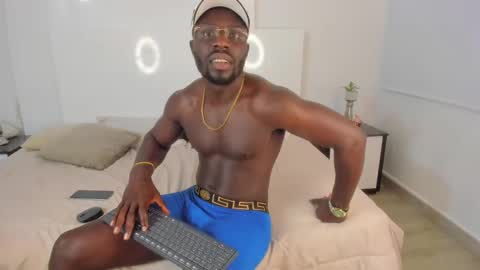 Snapshot of latrellx7 chatting on December 29, 2024, 12:23 pm LEANDRO online show from December 29, 2024, 12:23 pm