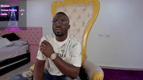 Snapshot of latrellx7 chatting on January 2, 2025, 11:52 am LEANDRO online show from January 2, 2025, 11:52 am