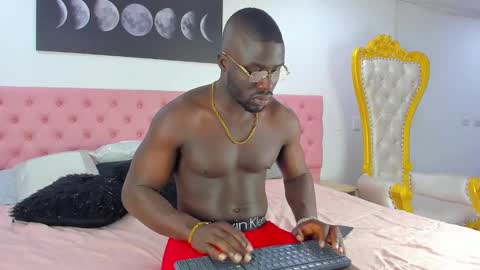 Snapshot of latrellx7 chatting on January 3, 2025, 11:57 am LEANDRO online show from January 3, 2025, 11:57 am