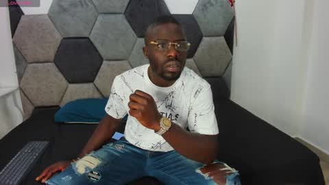 Snapshot of latrellx7 chatting on January 8, 2025, 11:43 am LEANDRO online show from January 8, 2025, 11:43 am