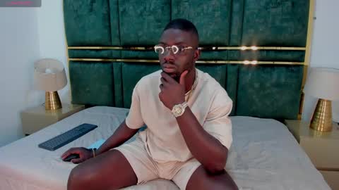 Snapshot of latrellx7 chatting on January 22, 2025, 12:38 pm LEANDRO online show from January 22, 2025, 12:38 pm