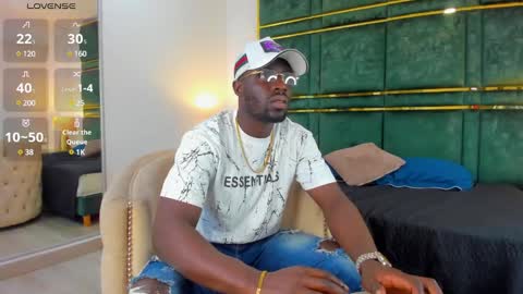 Snapshot of latrellx7 chatting on February 5, 2025, 11:02 am LEANDRO online show from February 5, 2025, 11:02 am