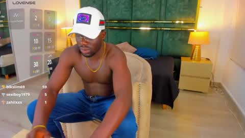 Snapshot of latrellx7 chatting on February 5, 2025, 2:05 pm LEANDRO online show from February 5, 2025, 2:05 pm