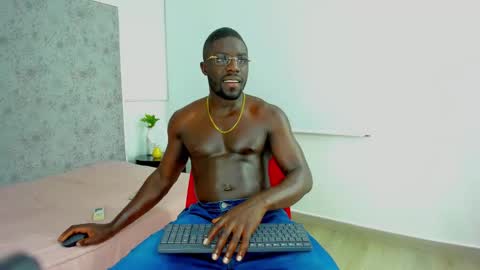 Snapshot of latrellx7 chatting on March 4, 2025, 12:01 pm LEANDRO online show from March 4, 2025, 12:01 pm