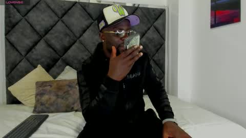 Snapshot of latrellx7 chatting on September 17, 2025, 3:41 am LEANDRO online show from September 17, 2025, 3:41 am