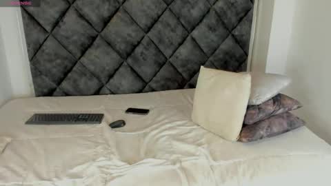 Snapshot of latrellx7 chatting on September 19, 2025, 3:52 am LEANDRO online show from September 19, 2025, 3:52 am