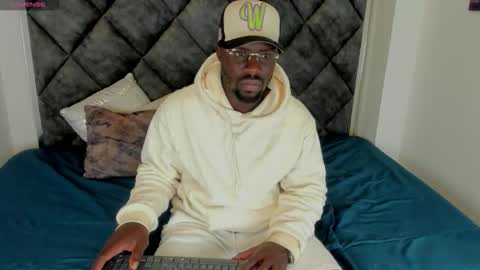 Snapshot of latrellx7 chatting on September 20, 2025, 2:45 am LEANDRO online show from September 20, 2025, 2:45 am