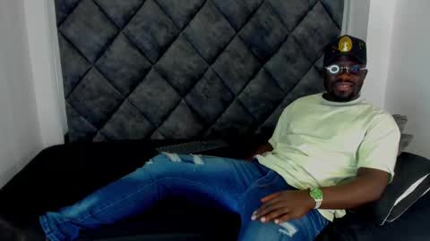 Snapshot of latrellx7 chatting on September 27, 2025, 3:22 am LEANDRO online show from September 27, 2025, 3:22 am