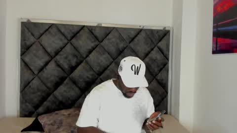 Snapshot of latrellx7 chatting on October 1, 2025, 3:45 am LEANDRO online show from October 1, 2025, 3:45 am