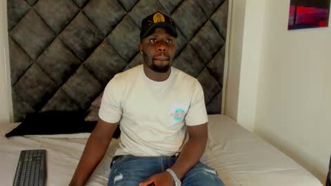 Snapshot of latrellx7 chatting on October 4, 2025, 3:48 am LEANDRO online show from October 4, 2025, 3:48 am