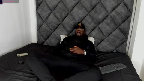 Snapshot of latrellx7 chatting on October 16, 2025, 4:24 am LEANDRO online show from October 16, 2025, 4:24 am